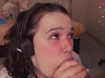 girl
        chery_lady22 cam image #1415673