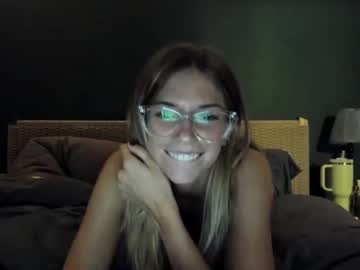 girl
        oliviahansleyy cam image #4185481