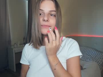 girl
        erline_may cam image #3663358