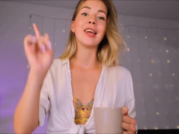 girl
        emmi_rosee cam image #2507543