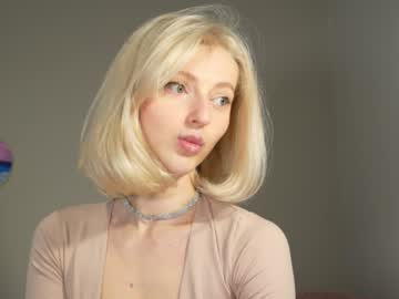 girl
        yournaughtymiss cam image #6376473