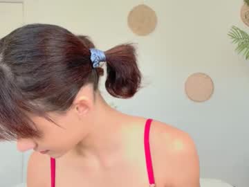 girl
        littlegreekflower cam image #5296335