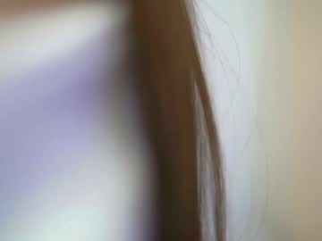 girl
        peek_in_my_window cam image #4350486