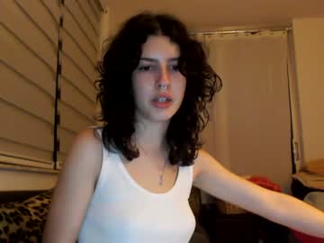 girl
        frenchava cam image #1610323