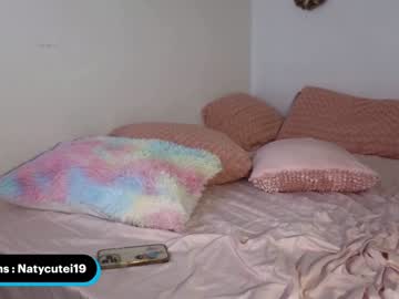 girl
        _natycutei19 cam image #1458045