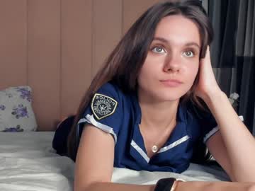 girl
        lorettadunnell cam image #5684379