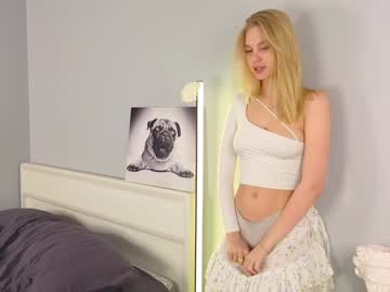 girl
        falinebenny cam image #6025503