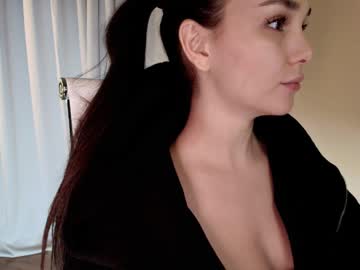 girl
        hollyextra cam image #5923407