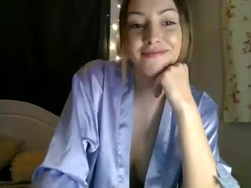 girl
        loulajadeb cam image #1477763
