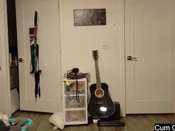girl
        gomoreup cam image #6334447
