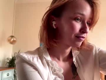 girl
        ms_dira cam image #6761701