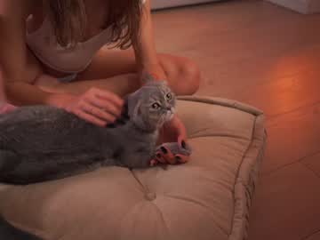 girl
        emma_land cam image #5157637