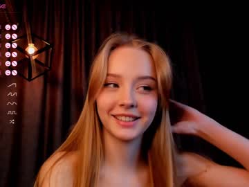 girl
        lolliis cam image #2984506