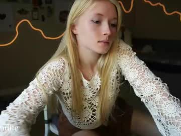 girl
        bestblondiiecb cam image #6188422