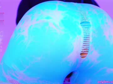 girl
        oxlemon cam image #4107377