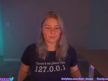 girl
        asiri_ocean cam image #2458702