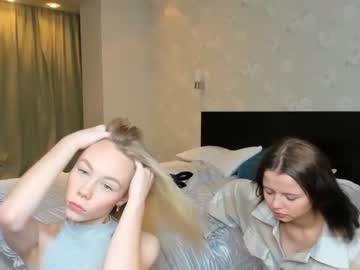 couple
        emilia__taylor cam image #109670