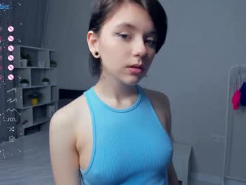 girl
        darellebodge cam image #3424321