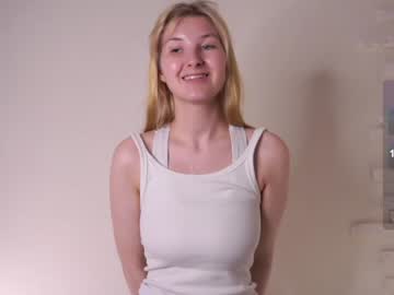 girl
        rhythmkitten cam image #4306358