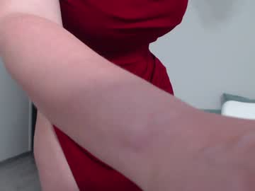 girl
        sweat_mia cam image #5376246