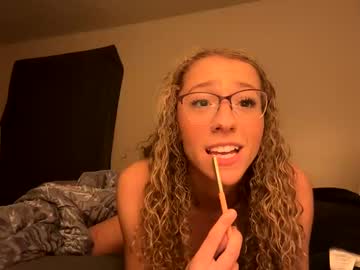 girl
        cherryvux cam image #1610425