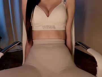 girl
        hollyextra cam image #5729299
