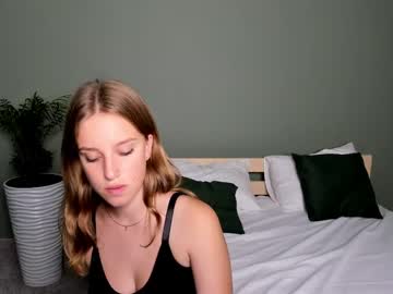 girl
        grace_barton cam image #2105310