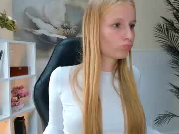 girl
        maidabarfield cam image #4784669