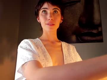 girl
        helenblash cam image #2015467