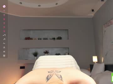 girl
        margarethowell cam image #6775322