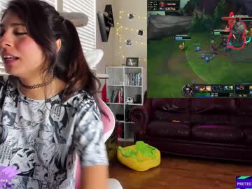 girl
        violetttflowers cam image #2078750