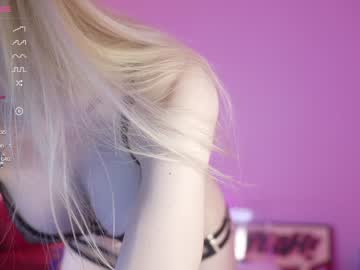 girl
        bunnydollstella cam image #2590802