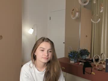 girl
        loradutt cam image #6093724