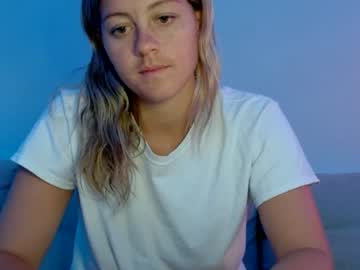 girl
        beccafields cam image #1644692
