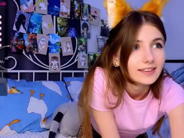 girl
        cute_fox_girl cam image #3864429