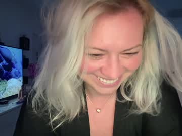 girl
        kiradivine cam image #6567937