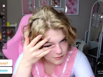 girl
        maya_blonde18 cam image #6048064
