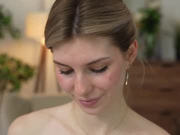 girl
        refined_style cam image #5676060