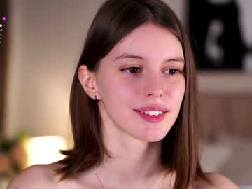 girl
        aislyfarran cam image #5215649