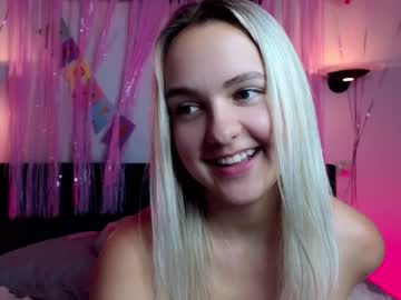 girl
        beverly_hillls cam image #4240385