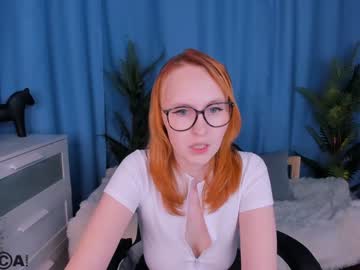 girl
        ella_hughes_ cam image #2687545