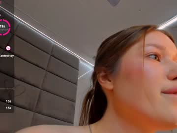 girl
        viola_wilson cam image #5027468