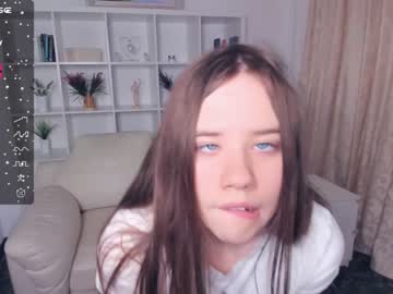 girl
        kristi_zenn cam image #3158851
