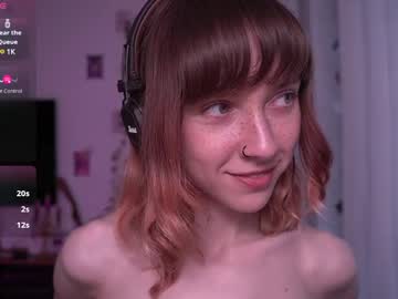 girl
        just_busking cam image #6790640
