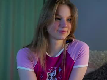 girl
        burnletitallburn cam image #6576361