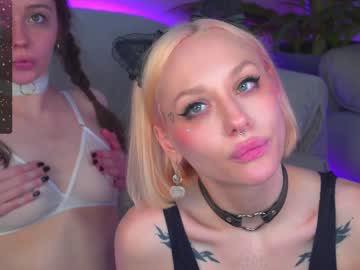 girl
        nikkisilk cam image #3573052