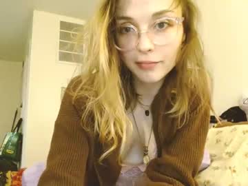 girl
        bakedmommy cam image #3375339