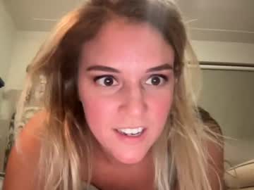 couple
        snowbunnyass cam image #1149298