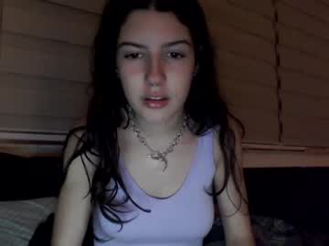 girl
        frenchava cam image #272482