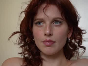 girl
        ellaa91 cam image #4785393